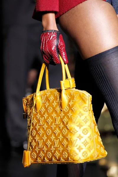 Look 25